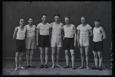 Grupp meessportlasi, (foto tellija Sepp).  similar photo