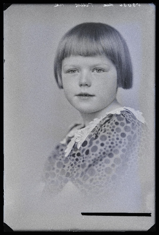 Väike tüdruk, (foto tellija Triik).