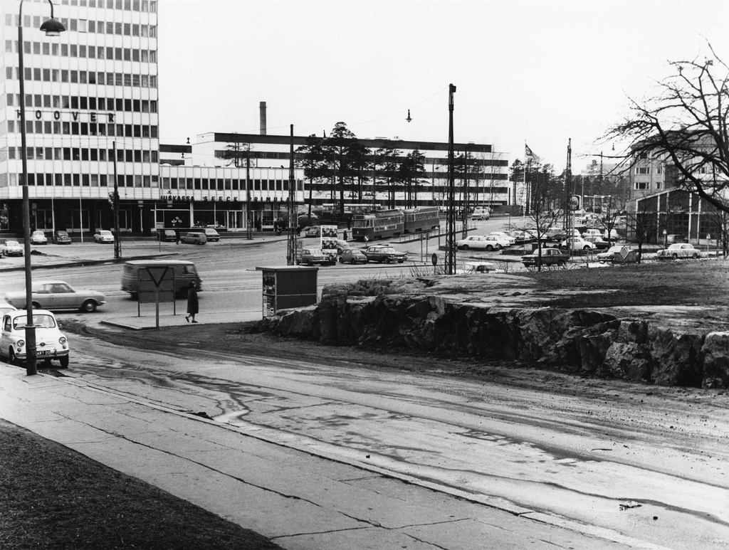 Working roof, crossings of Mannerheimintien and Stockholm Street