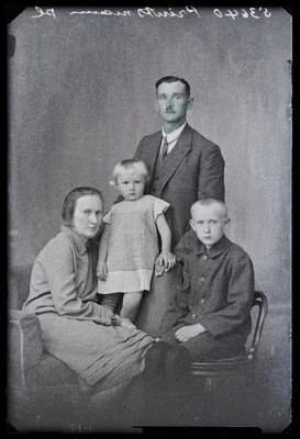 Perekond Printsmann.  similar photo