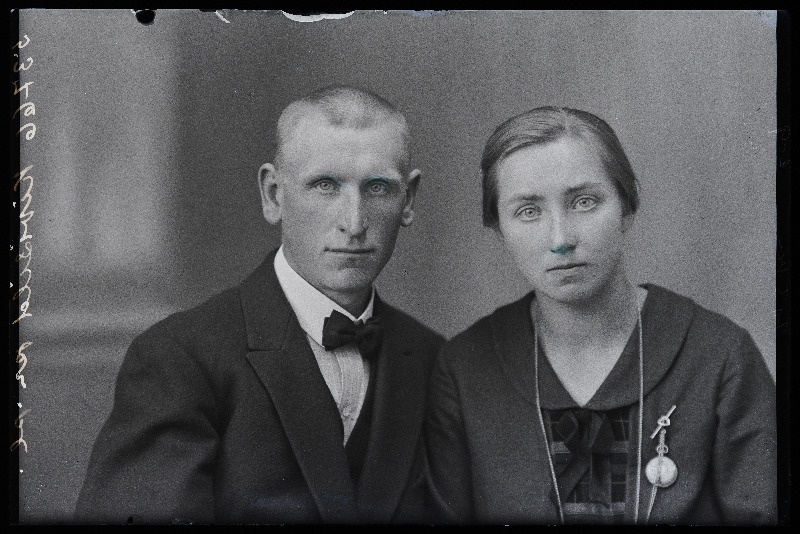Kivisild naisega.