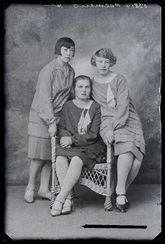 Grupp naisi, (foto tellija Palmeus).