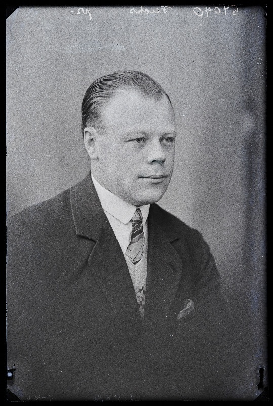 Karl Fuchs.