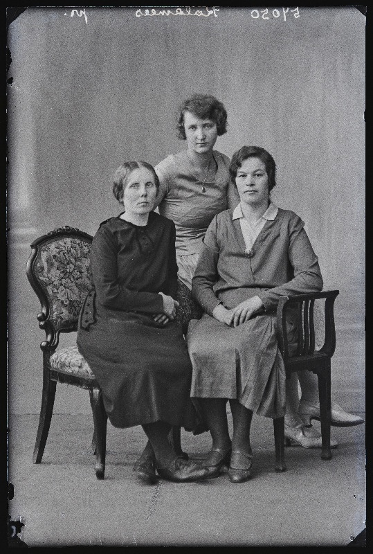 Grupp naisi, (foto tellija Kalamees).