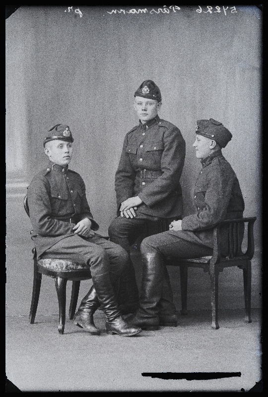 Grupp sõjaväelasi, (foto tellija Pärsmann).