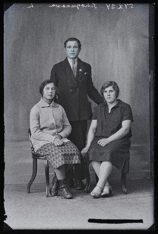 Grupp inimesi, (foto tellija Šogunova).