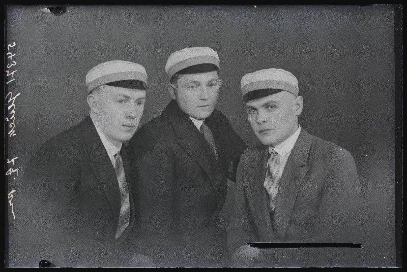 Grupp teklites noormehi, (foto tellija Glück).