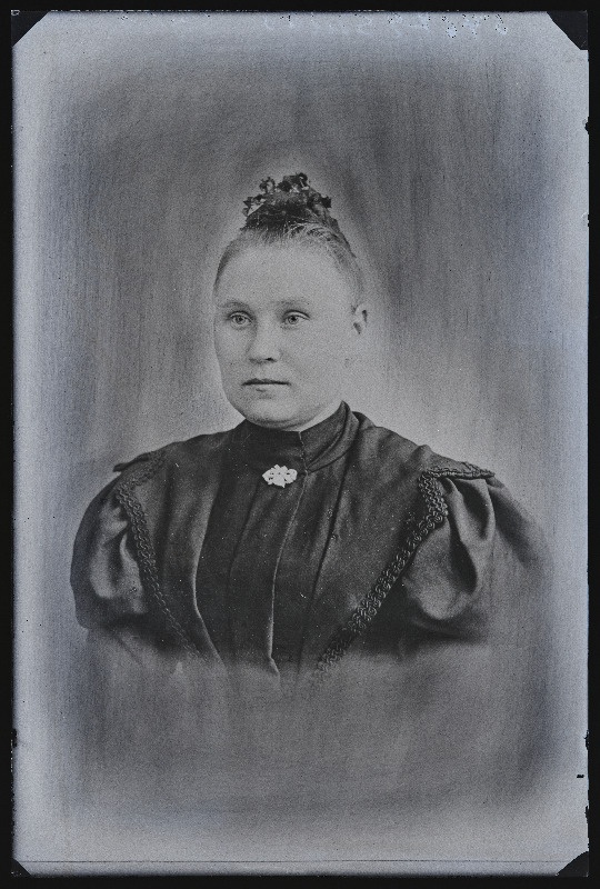 Naise foto, (25.01.1930 fotokoopia, tellija Suits).