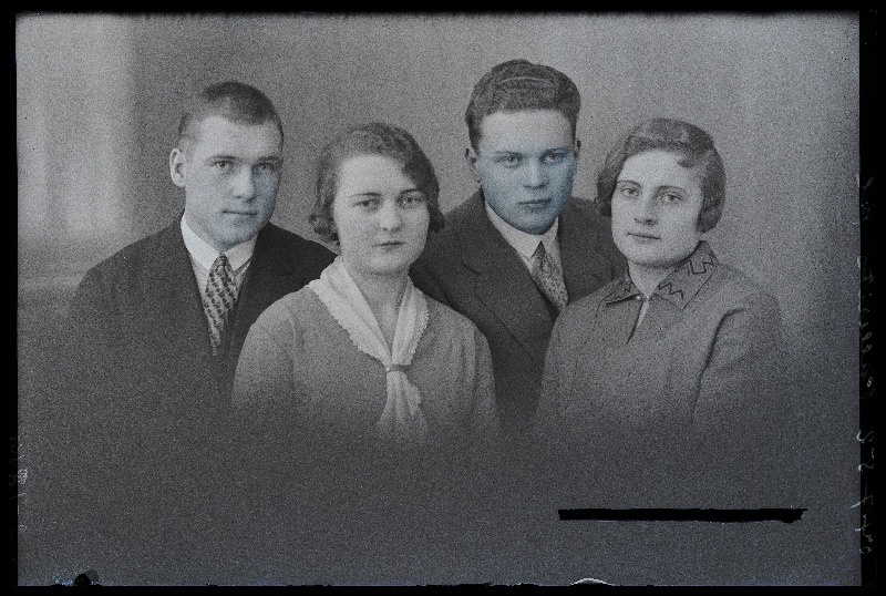 Grupp inimesi, (foto tellija Pullerits).