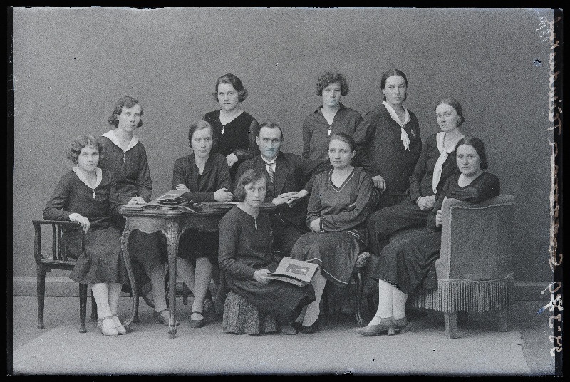 Viljandi Täienduskooli lõpetajad.