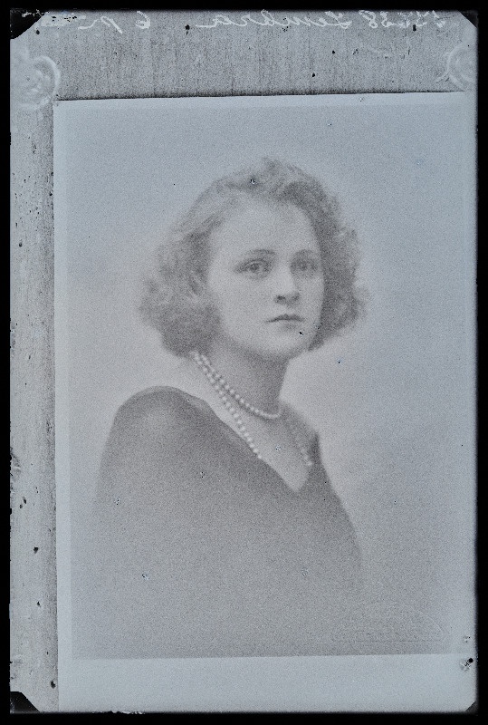 Naise foto, (03.07.1930 fotokoopia, tellija Lembra).