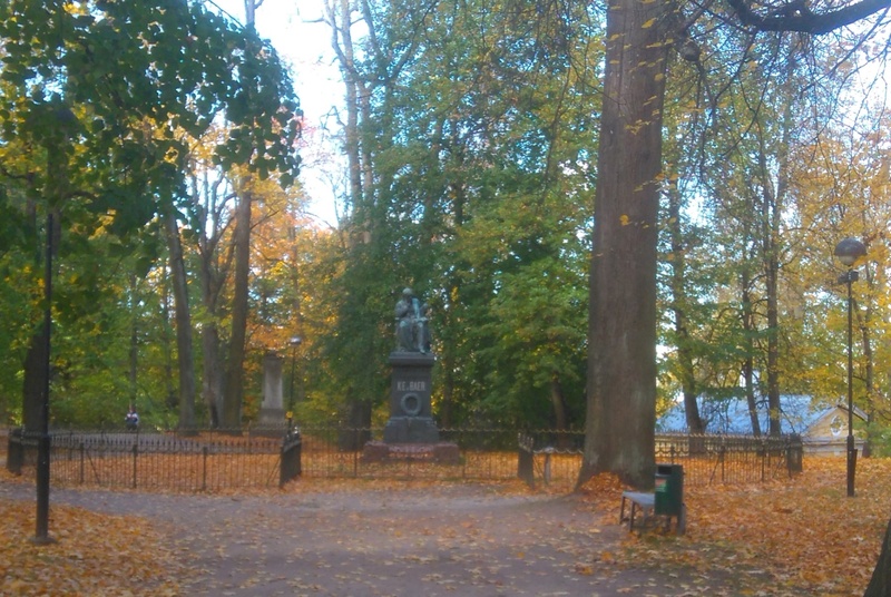 Tartu, E. K. Baer´i mälestussammas Toomemäel rephoto