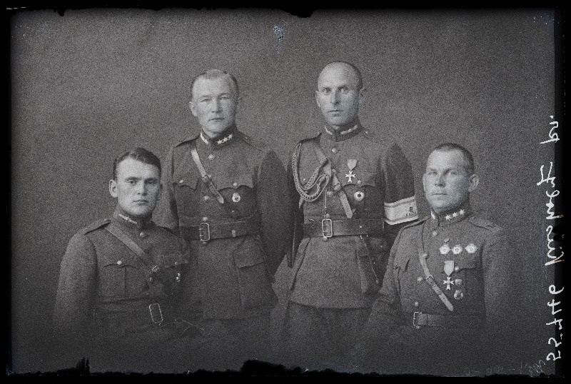 Grupp kaitseliitlasi, (foto tellija Kiisholz).