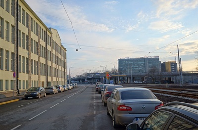 Pärnu mnt - viadukt ja lammutatav hoone. rephoto