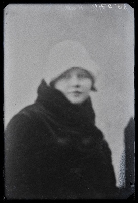 Naise foto, (02.09.1930 fotokoopia, tellija Kull).  duplicate photo