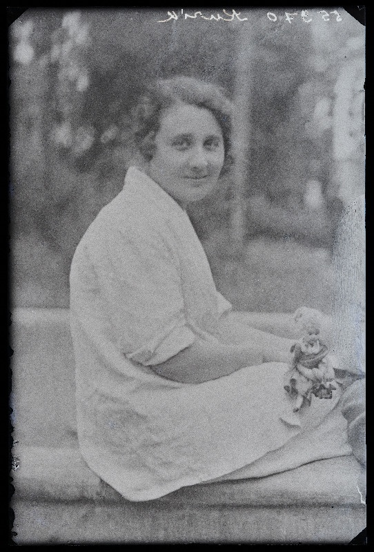 Naise foto, (08.09.1930 fotokoopia, tellija Kurik).