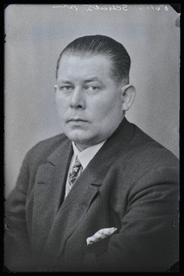Schulz [Schults].  duplicate photo