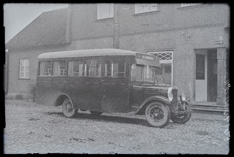 Viljandi linnaliini Kesklinn - Vaksal autobuss Ford AA Posti tänaval, (foto tellija Mätas).