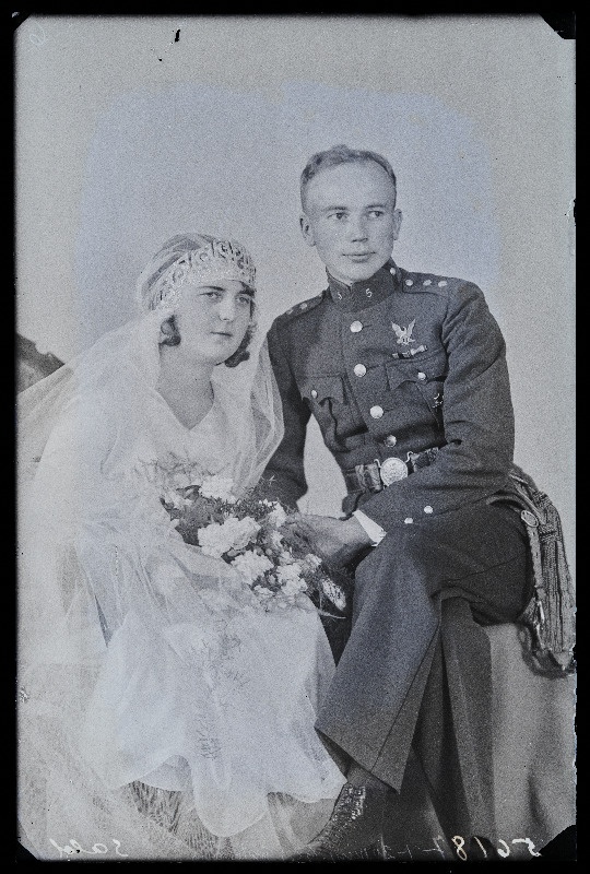 Noorpaar, 5. Suurtükiväegrupi leitnant Osvald Limberg (Luhari) ja Hilda Limberg (Luhari, neiuna Pullerits).