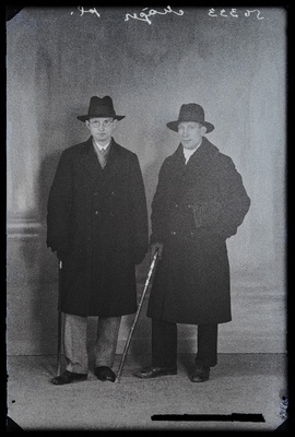 Kaks meest, (foto tellija Mäger).  similar photo