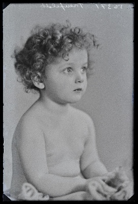 Väike laps, (foto tellija Treufeldt).  duplicate photo
