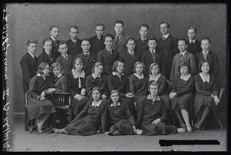 Viljandi Linna Gümnaasiumi II b klass.