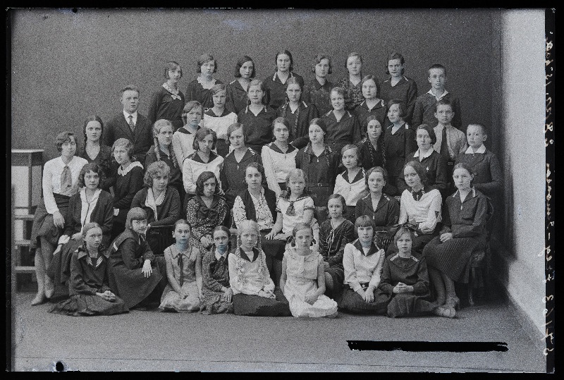 Grupp kooliõpilasi, (foto tellija Frey-Simonson).