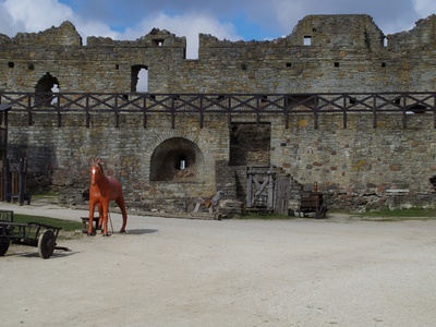 Ruins of Rakvere Castle with vallshawk rephoto