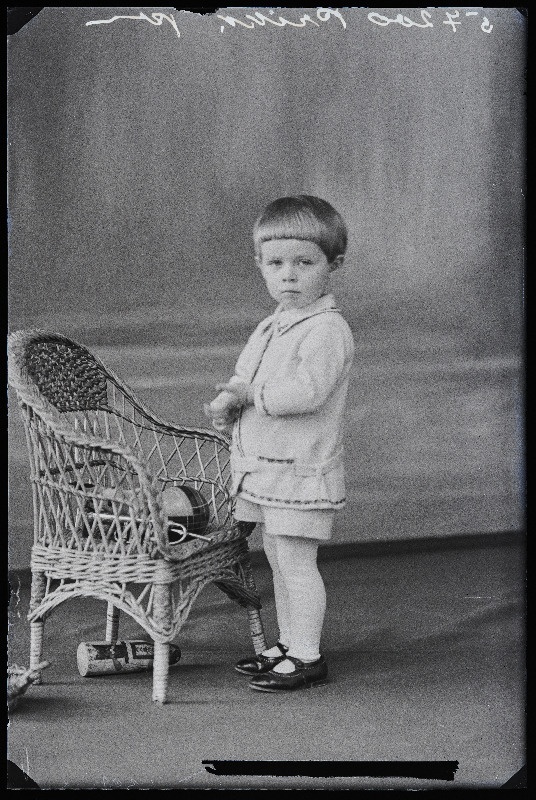 Väike poiss, (foto tellija Prikk).
