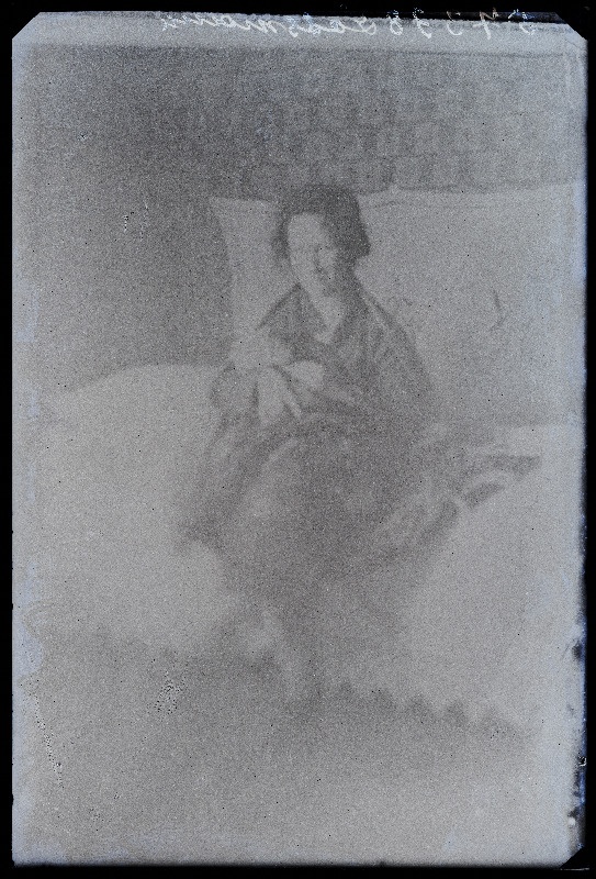 Naine imikuga, (06.06.1931 fotokoopia, tellija Lossmann).