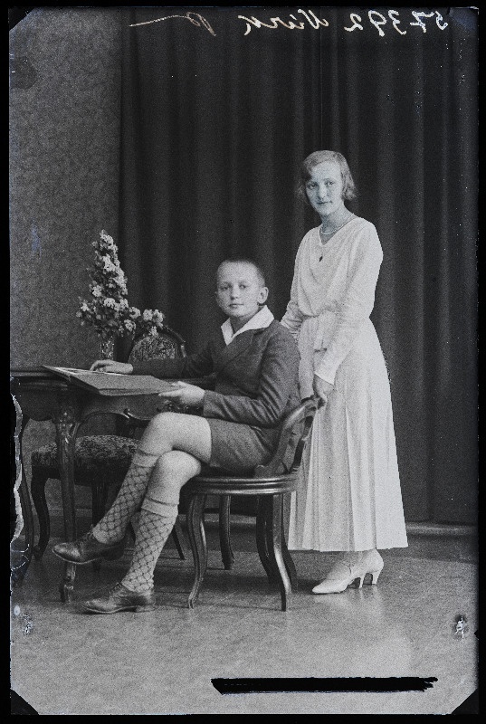 Noormees ja neiu, (foto tellija Nurk).