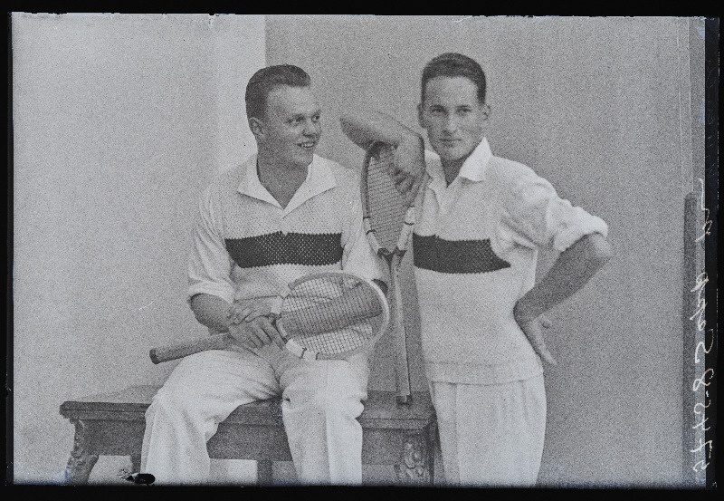 Kaks tennisemängijat, (foto tellija Sepp).