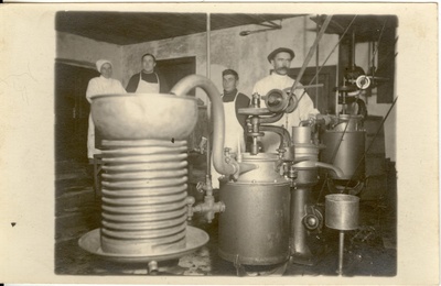 foto, Türi Ühispiimatalituses piima  jahutamise, pastöriseerimise ja koorimise seadmed 1930-ndatel a.  similar photo