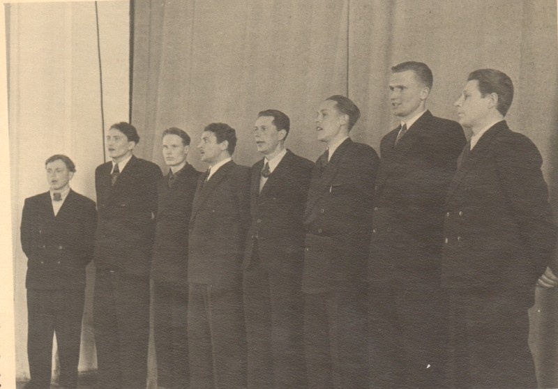 foto, Aravete isetegevuslased esinemas Tapa rajooni kunstilise isetegevuse ülevaatusel 1951.a.