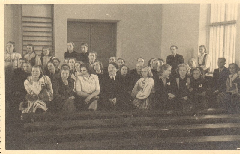 foto, Aravete isetegevuslased esinemas Tapa rajooni kunstilise isetegevuse ülevaatusel 1951.a.