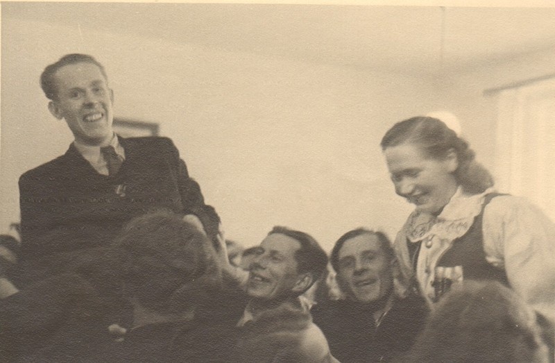 foto, Aravete isetegevuslased esinemas Tapa rajooni kunstilise isetegevuse ülevaatusel 1951.a.