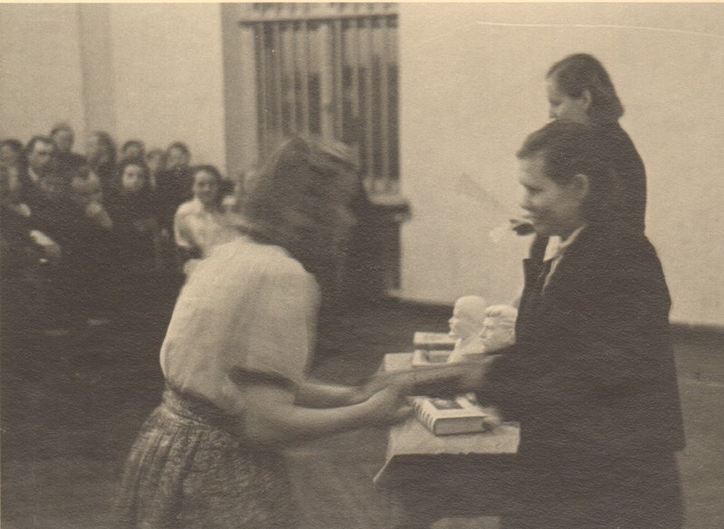 foto, Aravete isetegevuslased esinemas Tapa rajooni kunstilise isetegevuse ülevaatusel 1951.a.