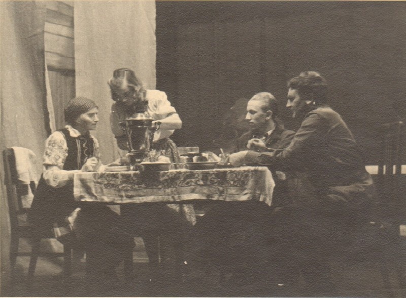 foto, Aravete isetegevuslased esinemas Tapa rajooni kunstilise isetegevuse ülevaatusel 1951.a.