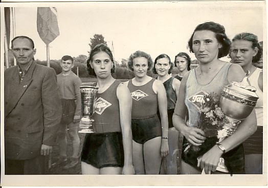 foto, maanoorte suvespartakiaadi võitja Tapa rajooni võiskond 1956.a.