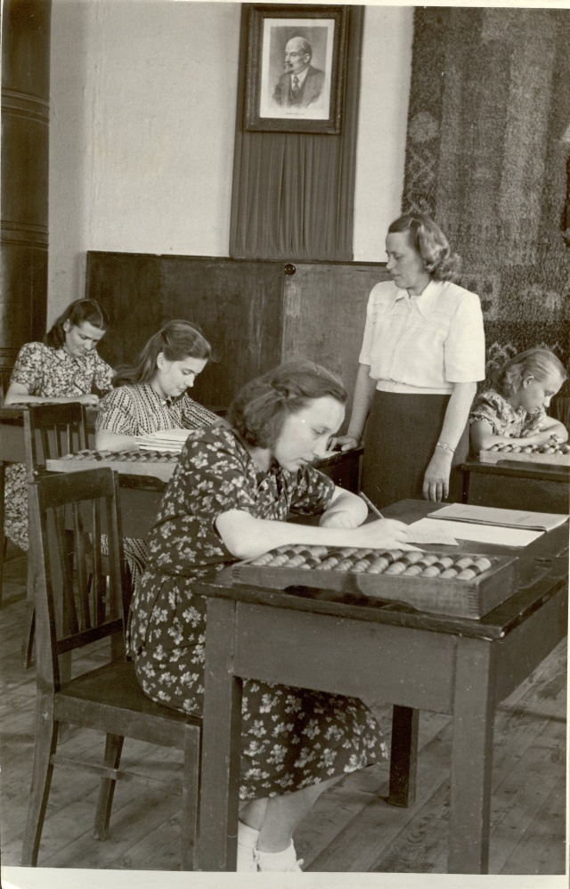 foto, riigieksamid Paide Kooperatiivtehnikumis 1953.a.