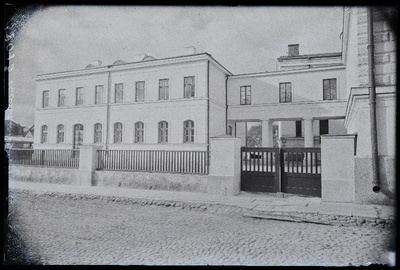 Vaade Rahukohtu hoonetele Koidu tänaval.  duplicate photo
