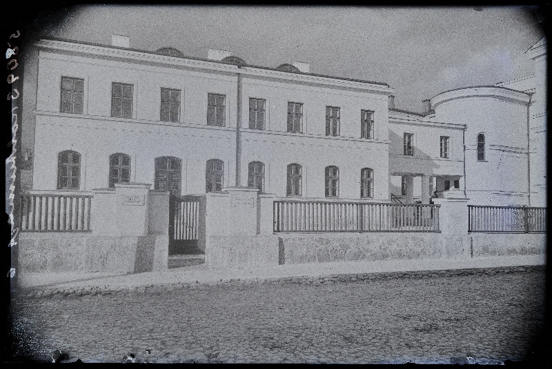 Vaade Rahukohtu hoonetele Koidu tänaval.