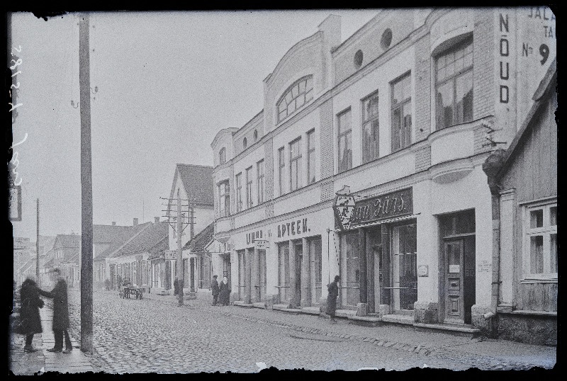 Vaade Johan Järsi jalanõude ärile Linnaapteegi kõrval, (foto tellija Järs).