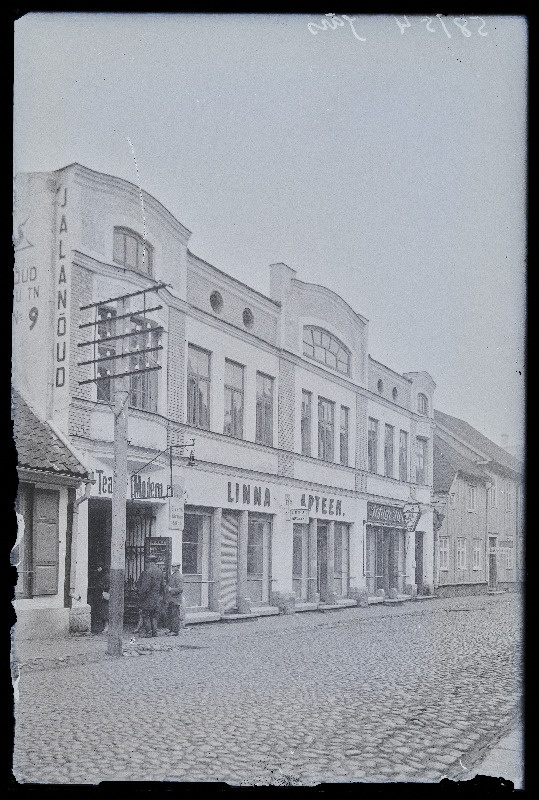 Vaade Linnaapteegile ja Johan Järsi jalanõude ärile, (foto tellija Järs).