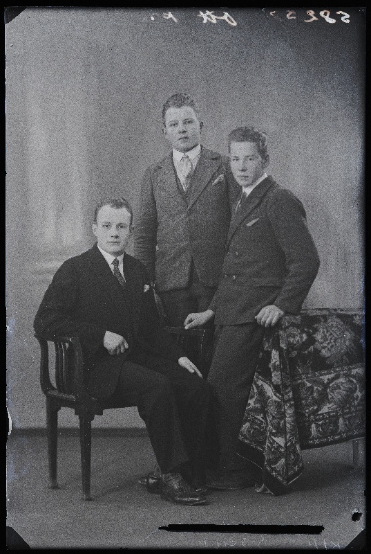 Kolm meest, Tõnis Ott, Georg Ott.
