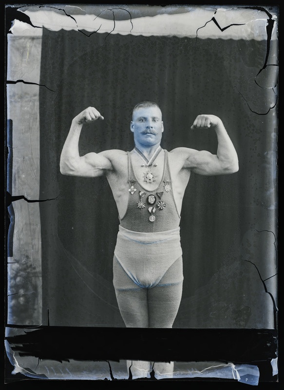 klaasnegatiiv ja foto musklis sportlane 1911