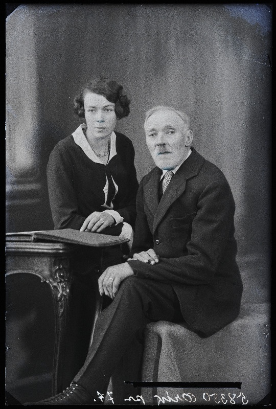 Orik naisega.