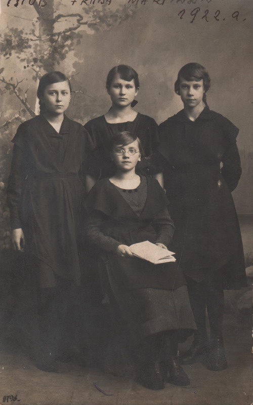 foto , istub Elfriide-Lisette Martinson 1922.a.