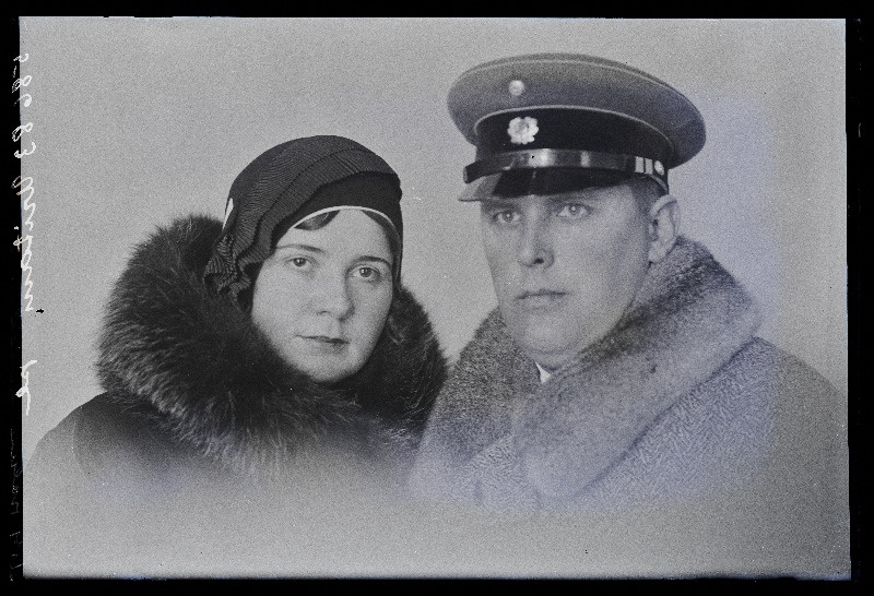 Kaitseliidu Sakalamaa Maleva nooremleitnant, Õisu metsaülem Jaan Uritam naisega.