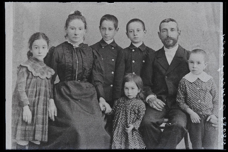 Perekond, (20.05.1932 fotokoopia, tellija Goldberg).